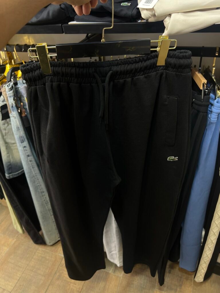 Lacoste noir simple